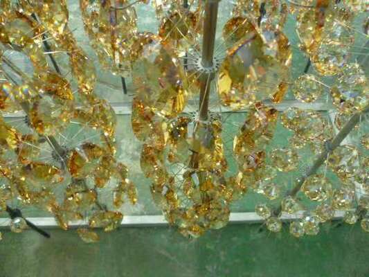 آویز های لوستر شیشه ای کریستال پوشیده از PVD با شفافیت بالا و شکنندگی پرتاب برای نورپردازی لوکس
